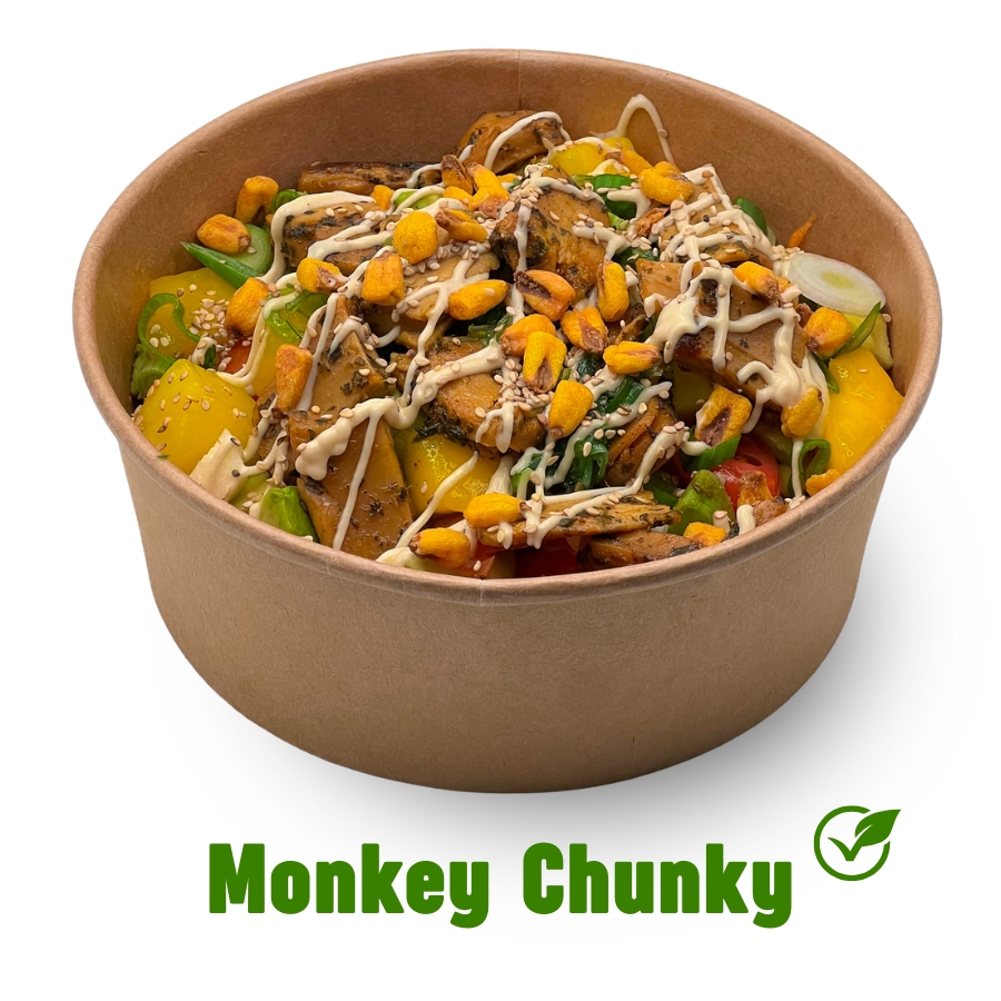 Sushi-Reis, Planted Pulled Chunks, Yakisoba, Avocado, Jungzwiebeln, Tomaten, Edamame, Wakame, Mango, Haus-Mayo, Sesam, Crispy Corn [A, F, N, M] | € 13,20